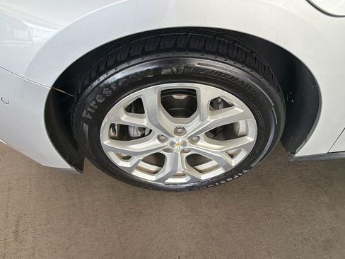 Used 2018 Chevrolet Volt Premier w/ Driver Confidence Package FWD image 11