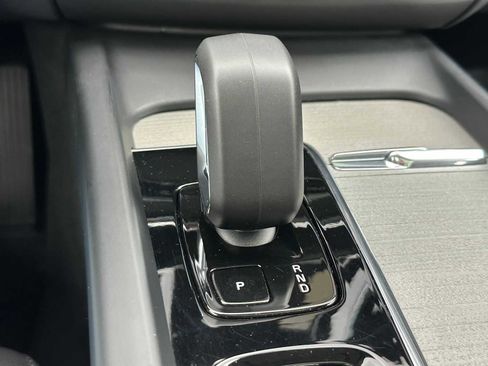 Certified 2025 Volvo XC60 B5 Plus AWD/4WD image 31