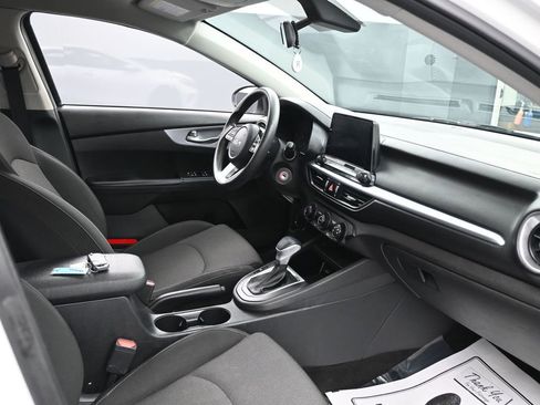 Used 2022 Kia Forte LXS FWD image 30