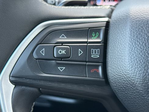 Used 2025 Jeep Grand Cherokee Altitude AWD/4WD image 17