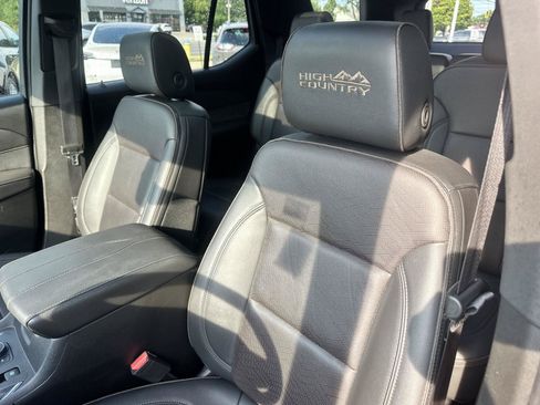 Used 2023 Chevrolet Traverse High Country FWD image 61