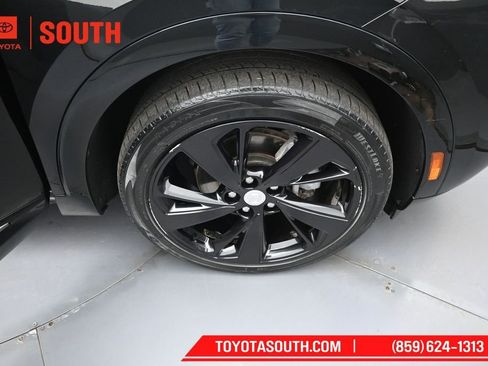 Used 2021 Buick Envision Essence w/ Sport Touring Package AWD/4WD image 32