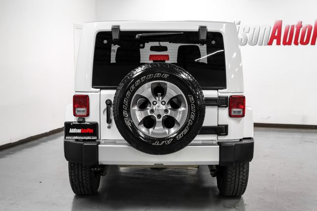 Used 2018 Jeep Wrangler Sahara w/ Connectivity Group AWD/4WD image 10