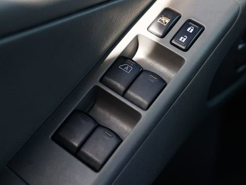 Used 2012 Nissan Frontier SL image 45