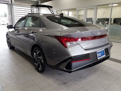 Certified 2025 Hyundai Elantra SEL w/ Cargo Package image 18