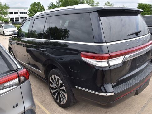 Certified 2023 Lincoln Navigator Reserve AWD/4WD image 7