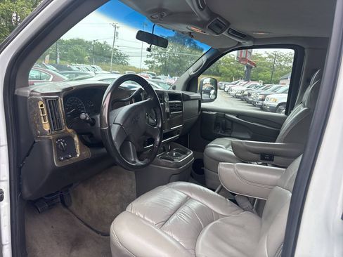 Used 2004 Chevrolet Express 1500 RWD image 11