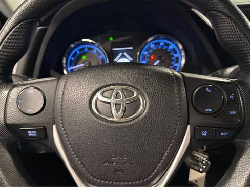 Used 2018 Toyota Corolla LE FWD image 21