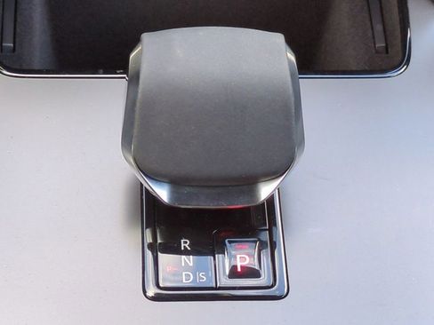 Used 2025 Land Rover Discovery Sport Dynamic SE image 19