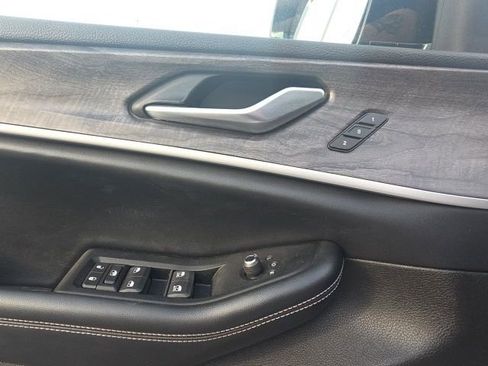 Used 2023 Jeep Grand Cherokee L Limited image 20