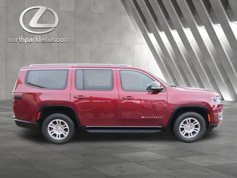 Used 2024 Jeep Wagoneer 2WD image 4