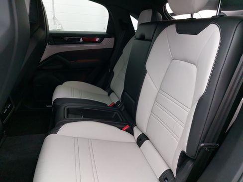 Certified 2025 Porsche Cayenne Coupe AWD/4WD image 16