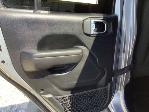 Used 2021 Jeep Gladiator Sport AWD/4WD image 17
