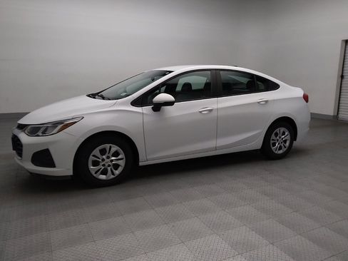 Used 2019 Chevrolet Cruze LS image 2