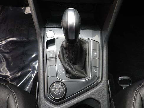 Used 2020 Volkswagen Tiguan SE R-Line image 12