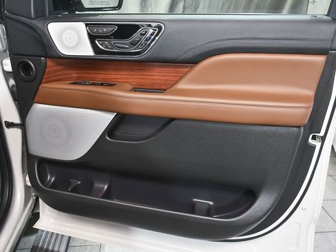 Used 2023 Lincoln Navigator Reserve image 16