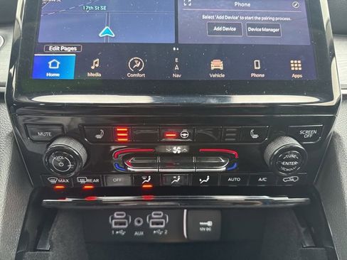 Used 2022 Jeep Grand Cherokee Limited image 19