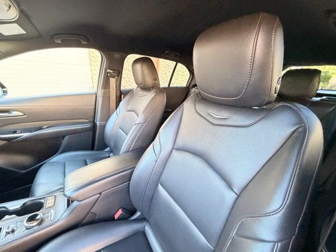 Used 2022 Cadillac XT4 Sport w/ LPO, ONYX Package FWD image 15