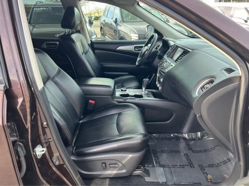 Used 2019 Nissan Pathfinder SL image 17