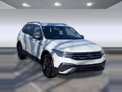 Used 2024 Volkswagen Tiguan SE image 7