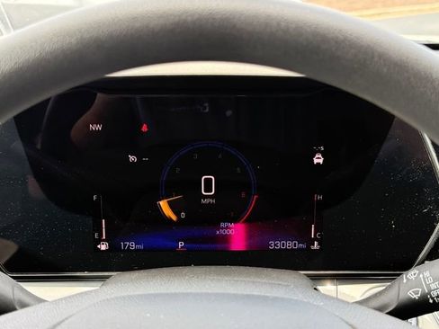 Used 2025 Chevrolet Trax LT FWD image 19