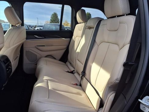 New 2025 Jeep Grand Cherokee Limited w/ Black Appearance Package AWD/4WD image 10