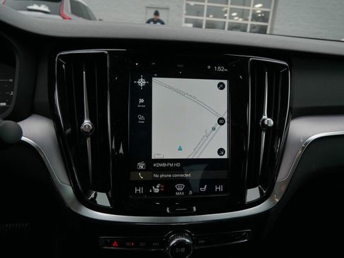 Used 2019 Volvo S60 T5 Momentum image 11