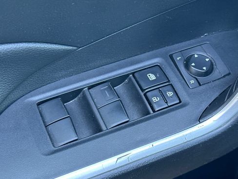Used 2021 Toyota RAV4 LE AWD/4WD image 14