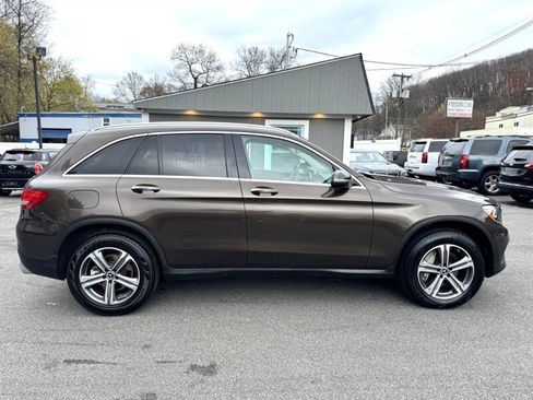 Used 2018 Mercedes-Benz GLC 300 4MATIC w/ Premium Package image 4