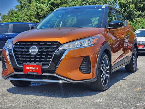 Used 2022 Nissan Kicks SV FWD image 3
