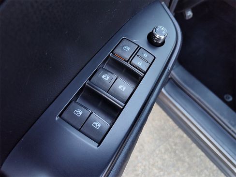 Used 2014 Toyota Highlander LE image 22