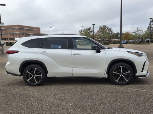 Used 2021 Toyota Highlander XSE image 3