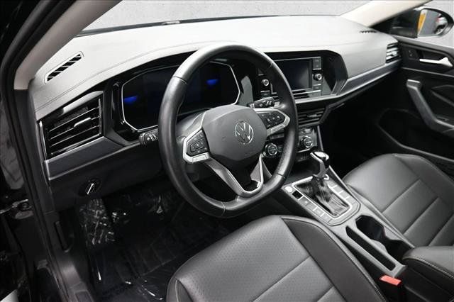 Used 2024 Volkswagen Jetta SE FWD image 8