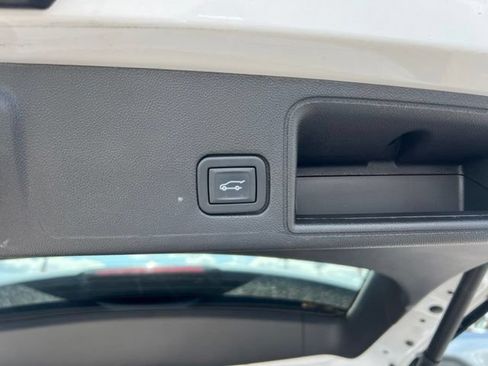 Used 2024 GMC Terrain Denali w/ Denali Premium Package AWD/4WD image 16