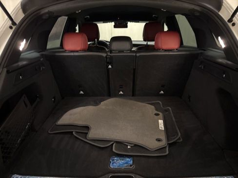 Used 2022 Mercedes-Benz GLC 300 4MATIC image 9