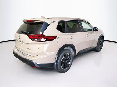 Used 2024 Nissan Rogue SV AWD/4WD image 5