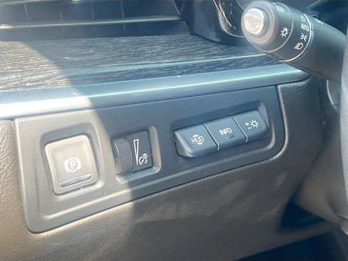 Used 2023 Cadillac XT5 Premium Luxury w/ Technology Package FWD image 10
