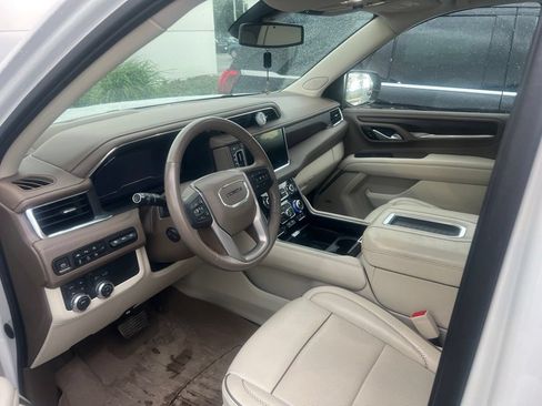 Used 2022 GMC Yukon Denali AWD/4WD image 2