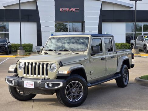 Used 2022 Jeep Gladiator Overland w/ Popular Equipment Package AWD/4WD image 1