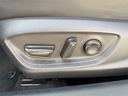 Used 2022 Toyota Camry SE image 25