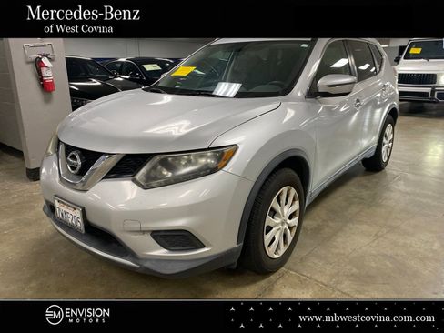 Used 2016 Nissan Rogue S w/ S Family Package FWD image 1