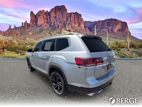 Used 2021 Volkswagen Atlas SEL Premium AWD/4WD image 4