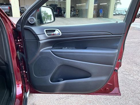 Certified 2022 Jeep Grand Cherokee Laredo X image 16