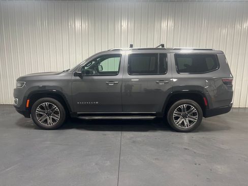 Used 2022 Jeep Wagoneer Series III w/ Flexible Seating Group image 28