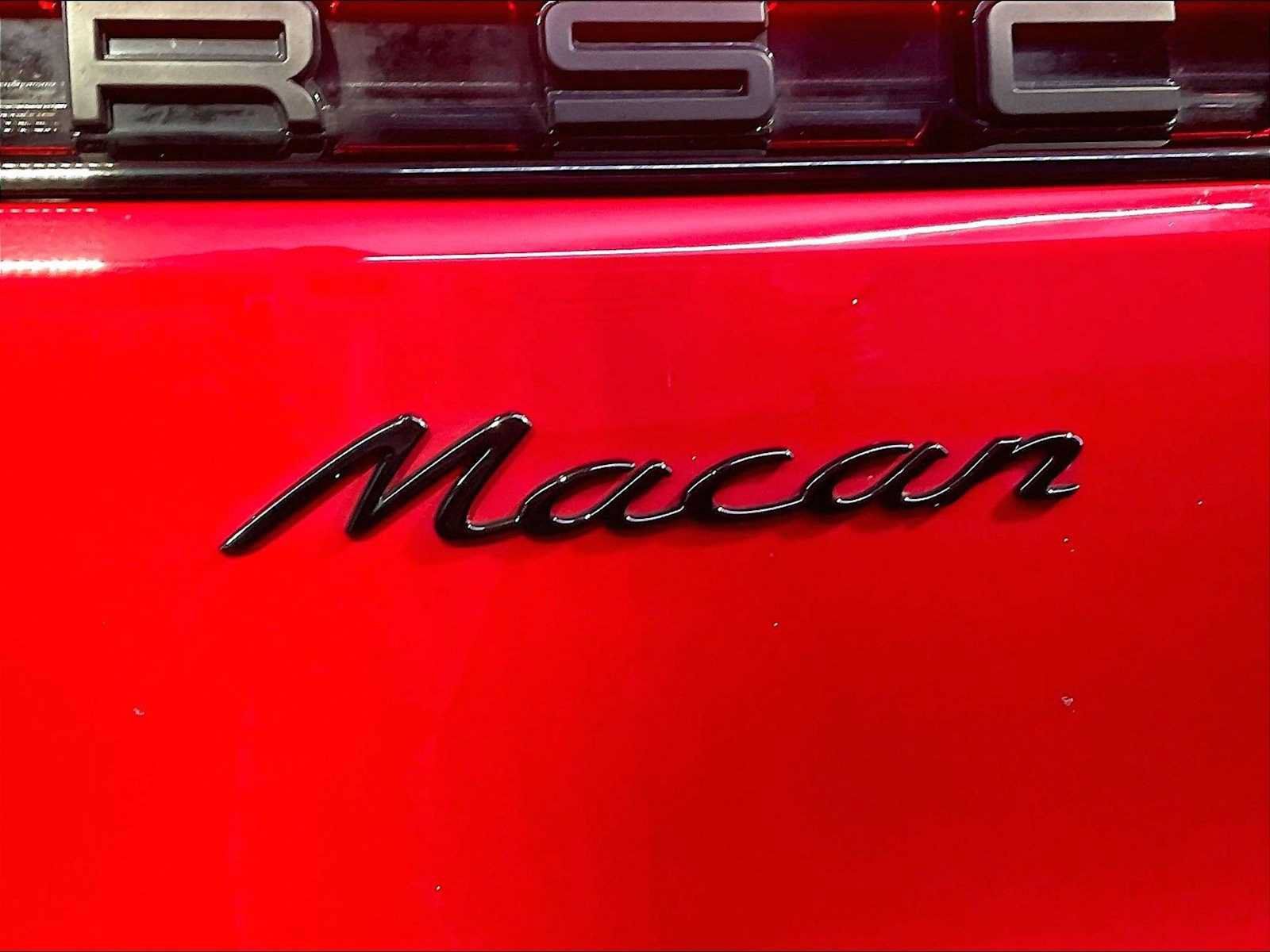 Certified 2023 Porsche Macan AWD/4WD image 35