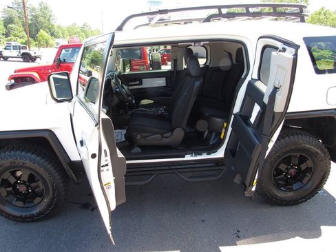 Used 2014 Toyota FJ Cruiser 4WD w/ Upgrade Package image 30