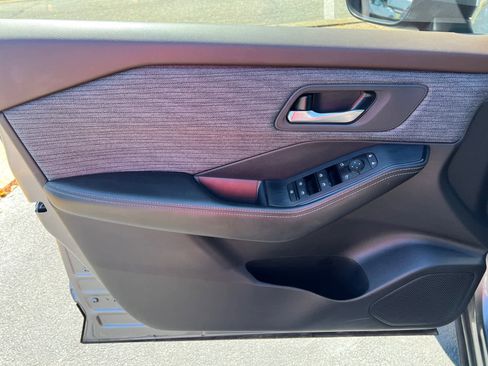 Certified 2023 Nissan Rogue SV image 19