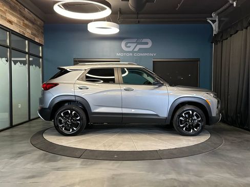 Used 2023 Chevrolet TrailBlazer LT AWD/4WD image 2
