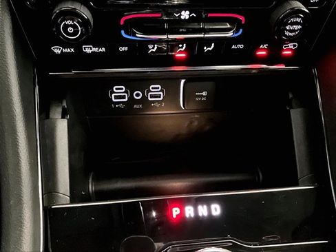 Used 2023 Jeep Grand Cherokee Laredo image 26