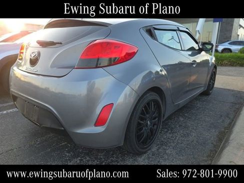 Used 2013 Hyundai Veloster w/ Style Pkg FWD image 2